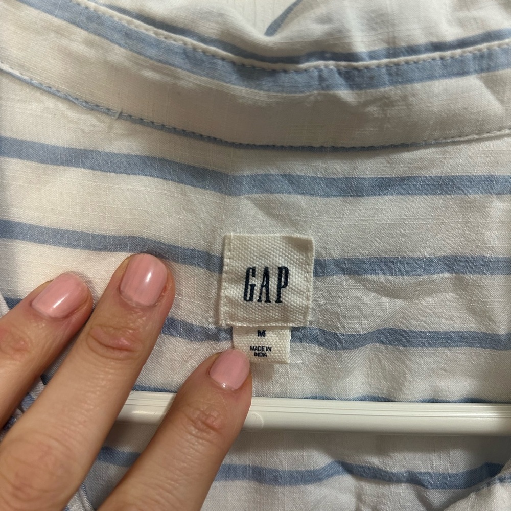 GAP long side slit button down - Picture 3 of 4